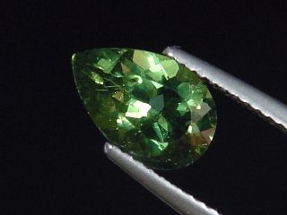 Apatit 1,89 Ct. feines grün Tropfen 10 x 6,5 mm