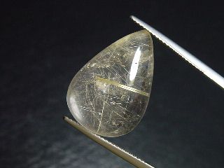 Rutilquarz 18,70 Ct. goldene Rutileinschlüsse Tropfen Cabochon