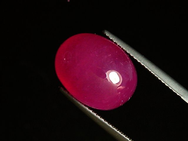 Rubin 21,14 Ct. Oval Cabochon - Rosarot - behandelt 15 x 12 mm