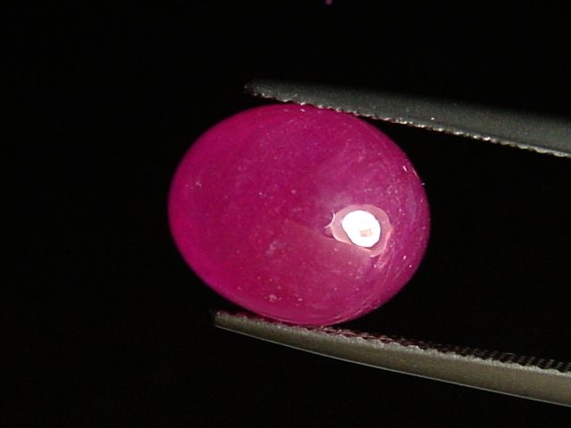 Rubin 9,80 Ct. Oval Cabochon - Rosarot - behandelt 12 x 10 mm