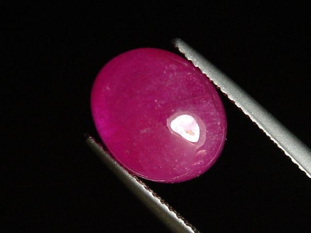 Rubin 9,80 Ct. Oval Cabochon - Rosarot - behandelt 12 x 10 mm