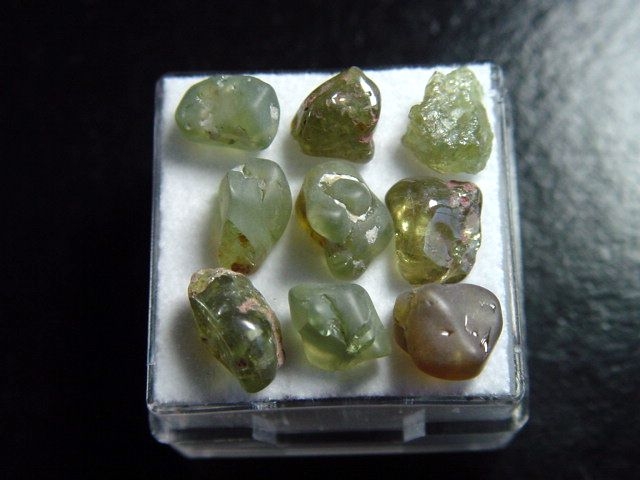 Demantoid Granat Lot in Box - Erongo, Namibia