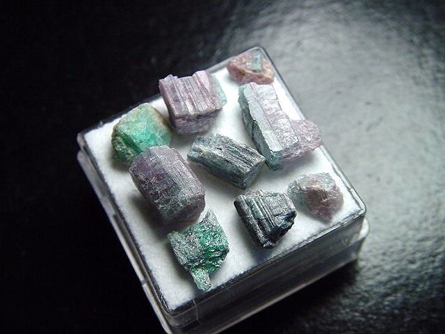 Paraiba Turmalin Lot in Box - Parelhas, Rio Grande do Norte, Brasilien