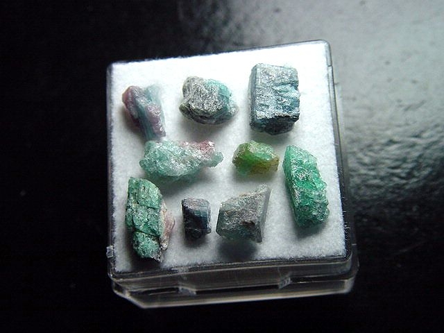 Paraiba Turmalin Lot in Box - Parelhas, Rio Grande do Norte, Brasilien