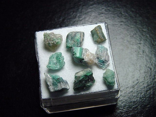 Paraiba Turmalin Lot in Box - Parelhas, Rio Grande do Norte, Brasilien