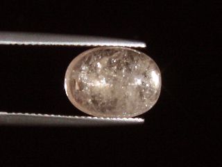 Topaz cat's eye 6,15 Ct. rare natural color - Ouro Preto, Brazil