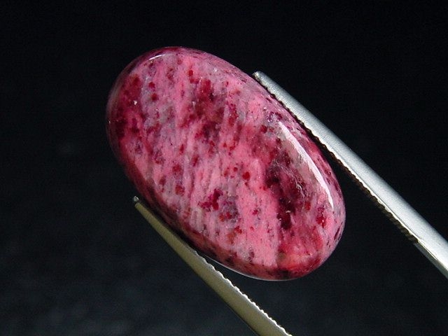 Thulit 13,32 Ct. Oval Cabochon - Lom, Norwegen