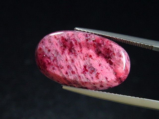 Thulit 13,32 Ct. Oval Cabochon - Lom, Norwegen