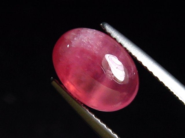 Rhodochrosite 4,13 Ct. oval cabochon - Argentina