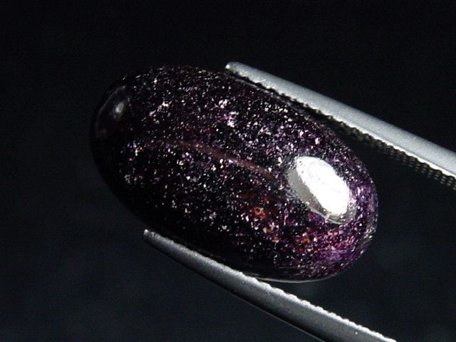 Sugilit 9,31 Ct. Oval Cabochon - Wessels mine, Kuruman, Südafrika