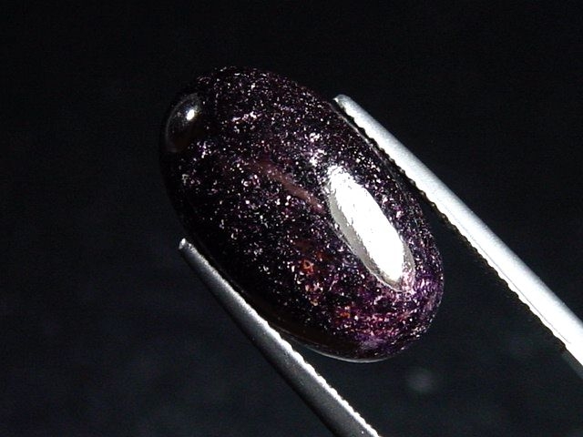 Sugilit 9,31 Ct. Oval Cabochon - Wessels mine, Kuruman, Südafrika