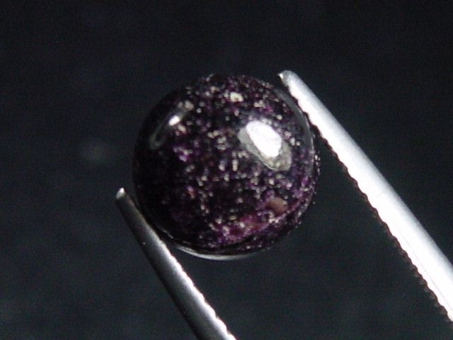 Sugilit 3,39 Ct. Rund Cabochon - Wessels mine, Kuruman, Südafrika