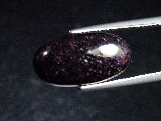 Sugilit 11,36 Ct. Oval Cabochon - Wessels mine, Kuruman, Südafrika