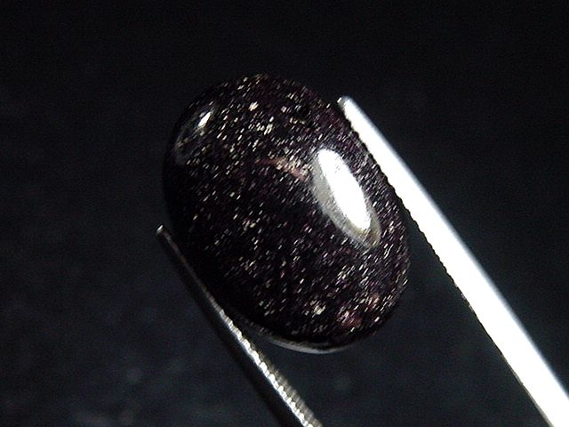 Sugilit 11,70 Ct. Oval Cabochon - Wessels mine, Kuruman, Südafrika