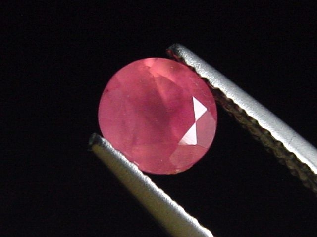 Rhodochrosit 1,06 Ct. Oval facettiert - Minas Capiniatas, Argentinien