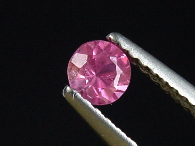 Rose Spinel 0,30 Ct. round Sri Lanka