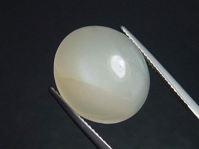 Moonstone 17,74 Ct. oval cabochon