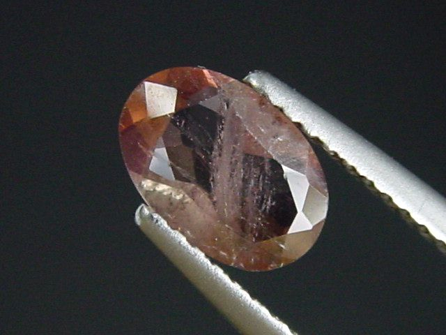 Axinit / Magnesioaxinit 0,90 Ct. Oval Tansania