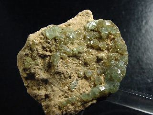 Demantoid specimen 38 mm - fine crystals - Madag.