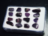 Sugilith Trommelsteine Lot in Box - Wessels mine, Kuruman, Südafrika